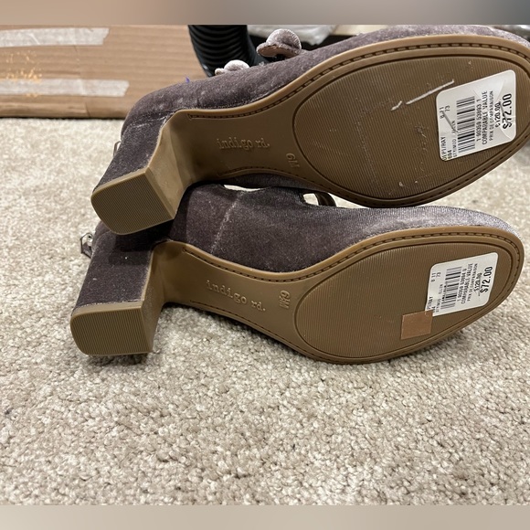 New without box grey velvet heels - Picture 5 of 5